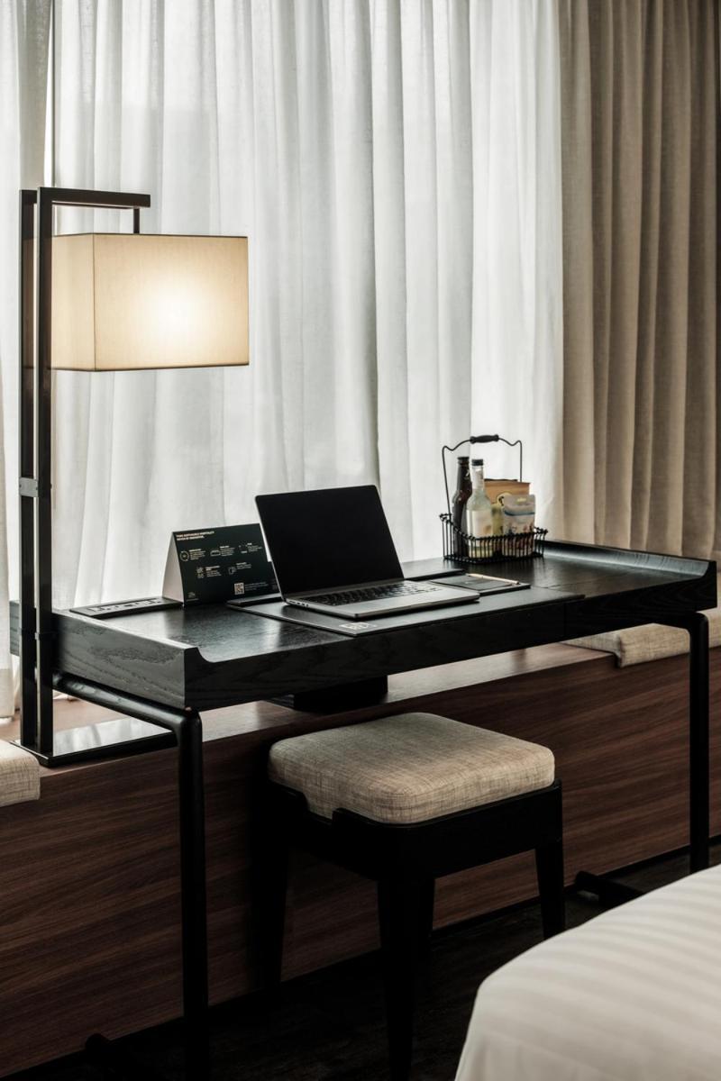 The Clan Hotel Singapore By Far East Hospitality Exterior photo A modern writing desk